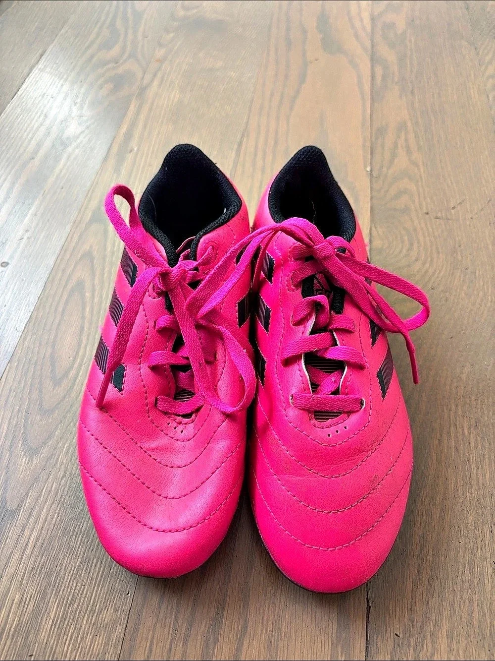 adidas Pink & Black Soccer Cleats Like New